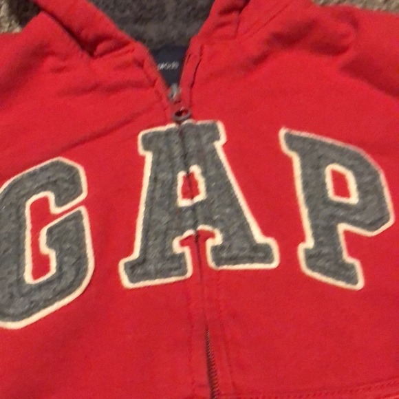 🎉Host Pick🎉 Gap Sweater - Picture 3 of 5
